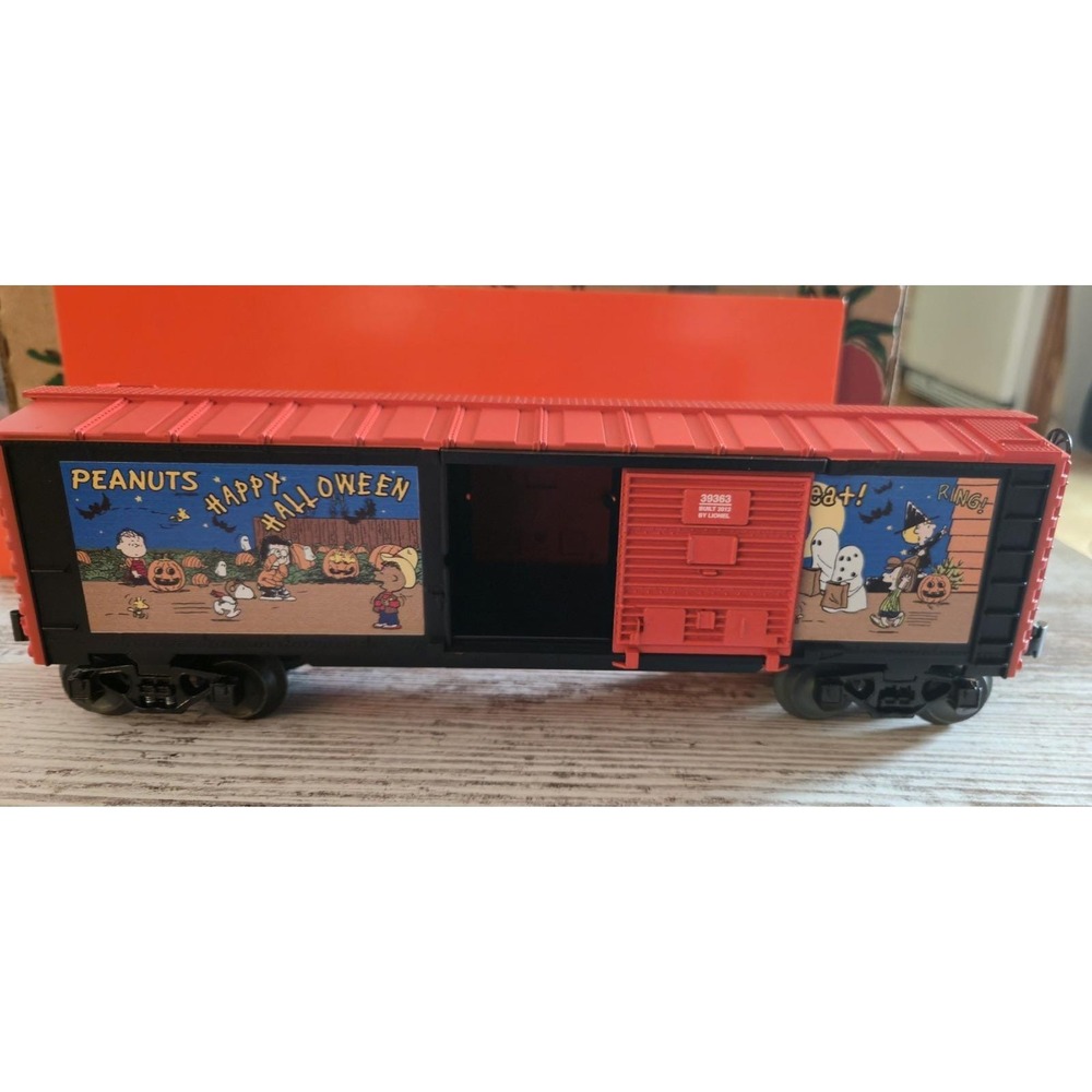 Lionel 6-39363 Peanuts Halloween Boxcar O Gauge NIB - Small Paint Chip - Picture 12 of 16